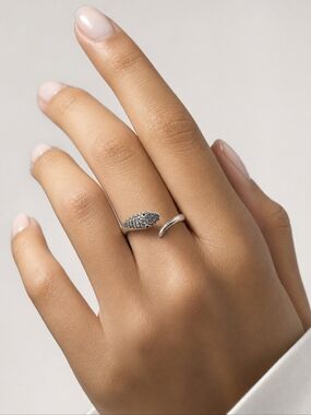 925 Sterling Silver Snake Ring – Adjustable – Crystal Detail